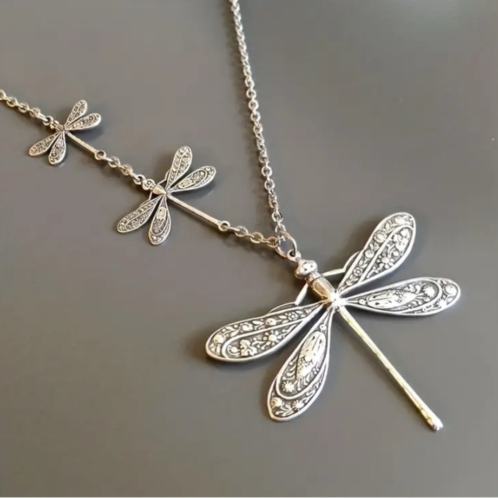 Elegant Silver Tone Dragonfly Necklace Pendant Vintage Style Boho Necklace